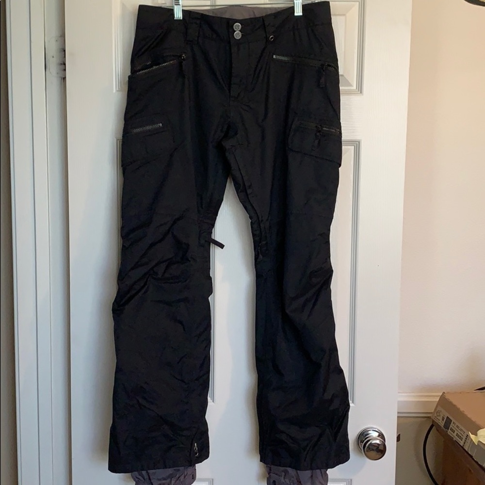 Women’s BURTON snowboarding pants.
